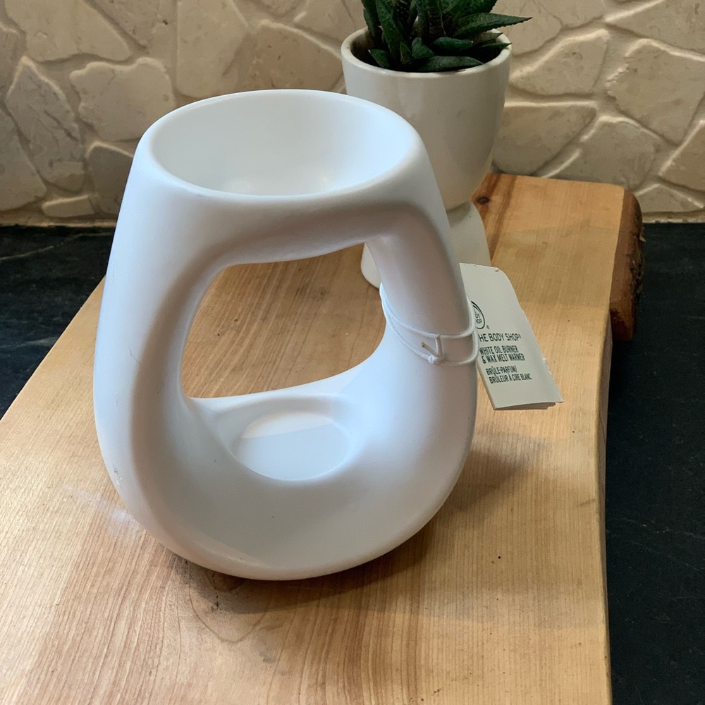 THE BODY SHOP | White Ceramic Oil or Wax Warmer